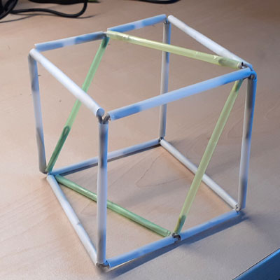 Estamos en casa: Construccin de un octaedro con origami |matematicasVisuales