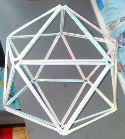Estamos en casa: Construcción de los poliedros platónicos con pajitas de refresco |matematicasVisuales