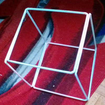 Estamos en casa: Construcción de los poliedros platónicos con pajitas de refresco |matematicasVisuales
