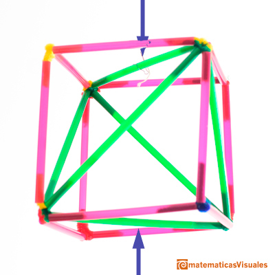 En casa: Construcción de un tetraedro inscrito en un cubo. |matematicasVisuales