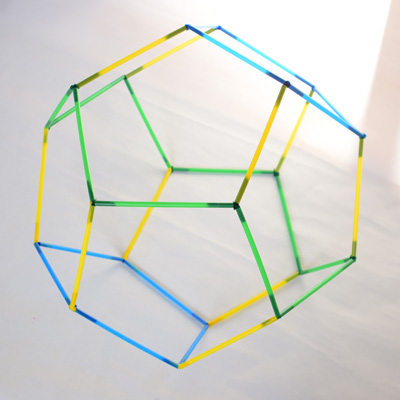 Dodecaedro: construcción con tubos | matematicasvisuales