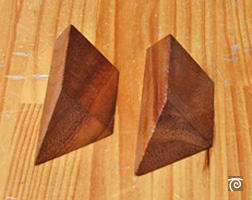 Dos piezas de rompecabezas tetra�drico