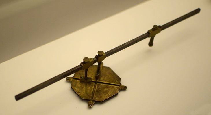 Elipsografo, trammel de Arquímedes: Ellipsograph in the Museo Nacional de Ciencia y Tecnología Madrid | matematicasVisuales