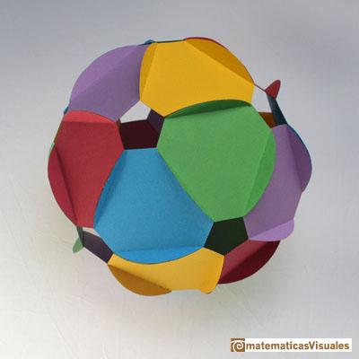 Building polyhedra using cardboard discs | matematicasVisuales