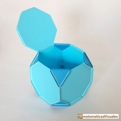 Construcción de poliedros con cartulina y gomas elásticas: Cubo truncado | matematicasVisuales