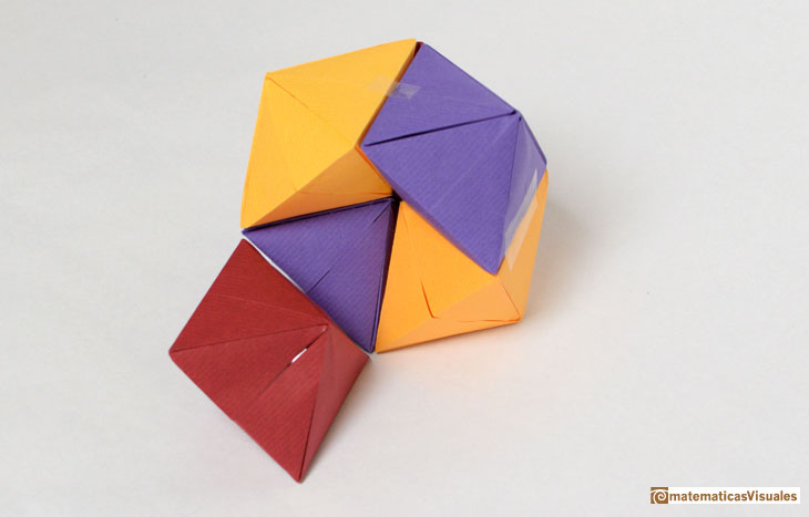 Cubo y dodecaedro rómbico, bipirámides con papel DinA, Michael Grodzins | matematicasvisuales