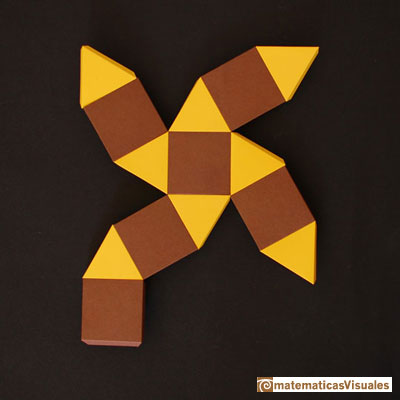 Construcción de poliedros con cartulina cara a cara pegadas: Cuboctaedro, plane development | matematicasVisuales