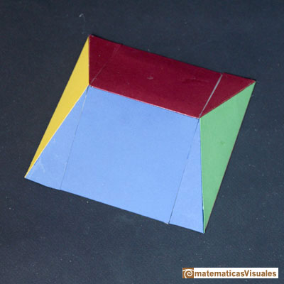 Dodecaedro y cubo: calculando el volumen del tejado | matematicasVisuales