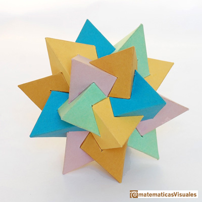 Dodecaedro: cinco tetraedros en un dodecaedro, modelo hecho con cartulina de colores | matematicasVisuales