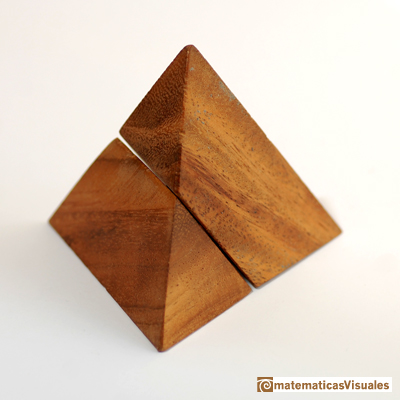 Secciones en un tetraedro: puzzle con sección central de un tetraedro regular | matematicasVisuales