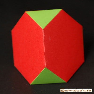 Construcción de poliedros con cartulina cara a cara pegadas: Tetraedro truncado acabado | matematicasVisuales