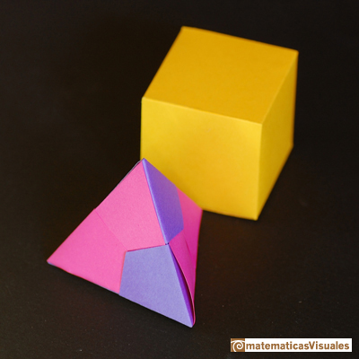 Building polyhedra: cubic box and origami modular tetrahedron | matematicasVisuales