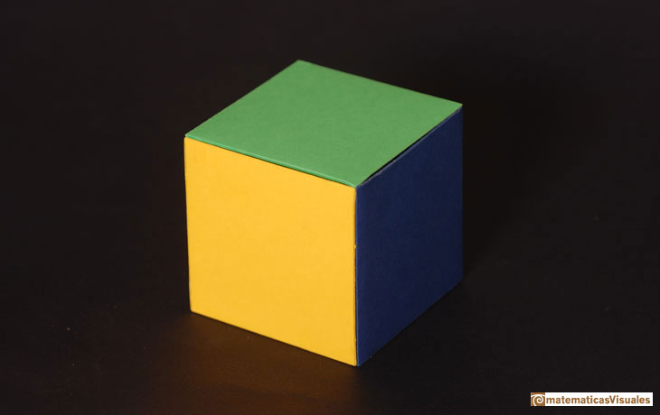 Descomposición de un cubo en tres pirámides iguales de base cuadrada | matematicasVisuales