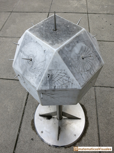 Rhombicuboctahedron or small rhombicuboctahedron: Sundial in the Deutsches Museum (Munich, Germany) | matematicasVisuales