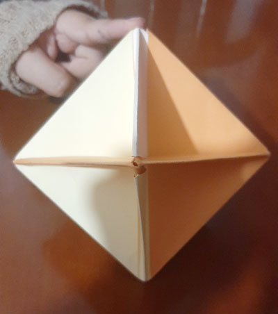 Estamos en casa: Construccin de un octaedro con origami |matematicasVisuales