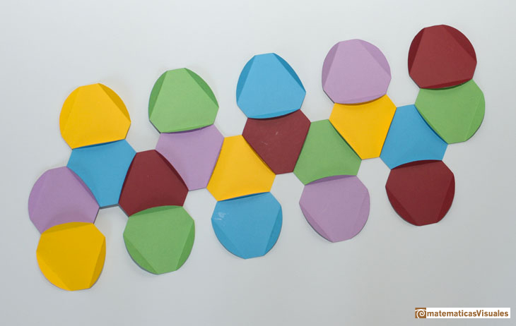 Taller Talento Matemtico Zaragoza: desarrollo del icosaedro truncado con discos | matematicasVisuales
