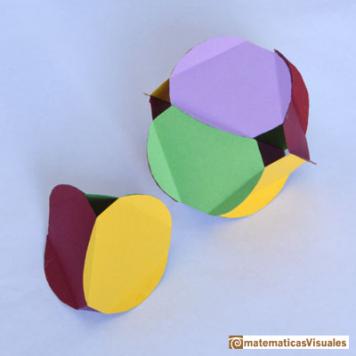 Building polyhedra using cardboard discs | matematicasVisuales