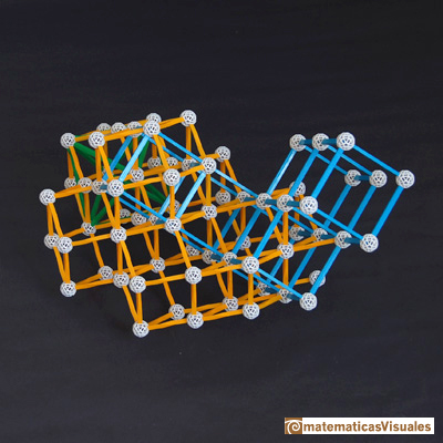 Dodecaedro rmbico es un poliedro que rellena el espacio, teselacin, construccin con Zome | matematicasvisuales