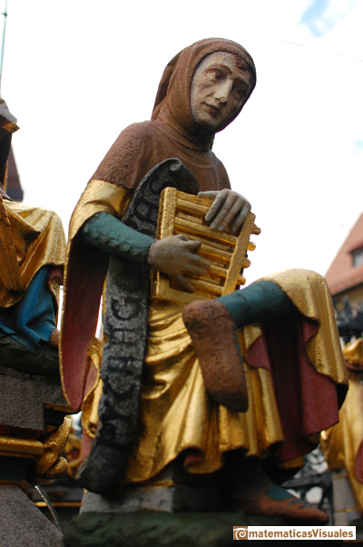 Cuboctaedro: Pitgoras in Schner Brunnen (La Fuente Bonita) en Nuremberg (Alemania, 2014) | matematicasvisuales