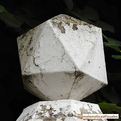 Taller Talento Matemtico Zaragoza:Icosaedro en un parque en Francia | matematicasVisuales