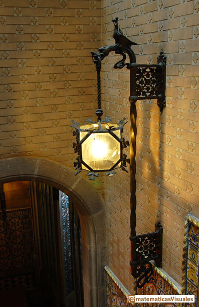 Truncating a cube, cube truncated Truncated cube lamp in the Palau Baro of Quadras, a modernist building in Barcelona (Spain) | matematicasvisuales