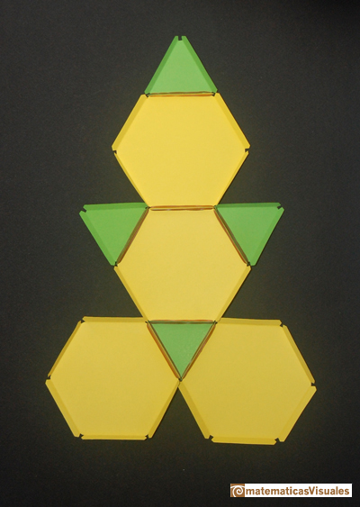 Construccin de poliedros con cartulina y gomas elsticas: tetraedro truncado | matematicasVisuales