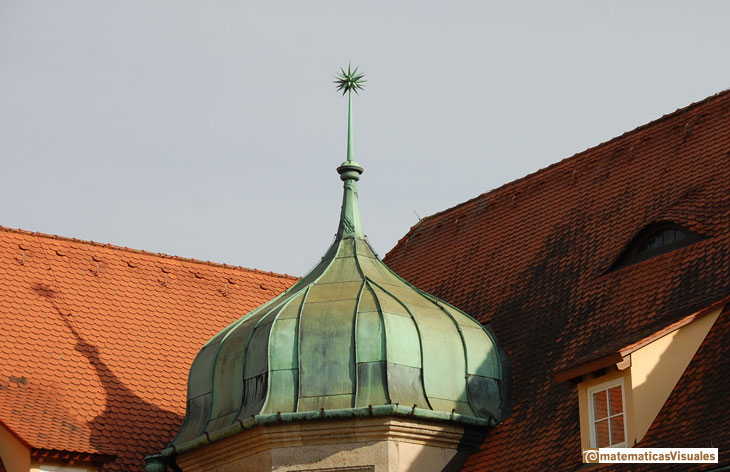 Rhombicuboctahedron or small rhombicuboctahedron pyramidated, augmented, Rothemburg, Germany, Moravian Star | matematicasVisuales